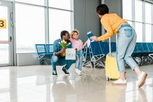 Familie i lufthavnen